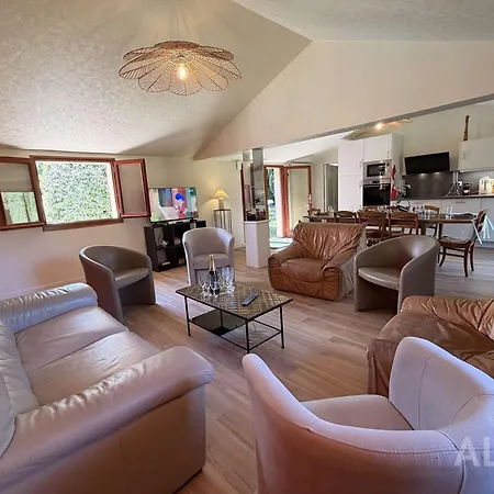 Charming Countryside Swimming Pool Holiday home